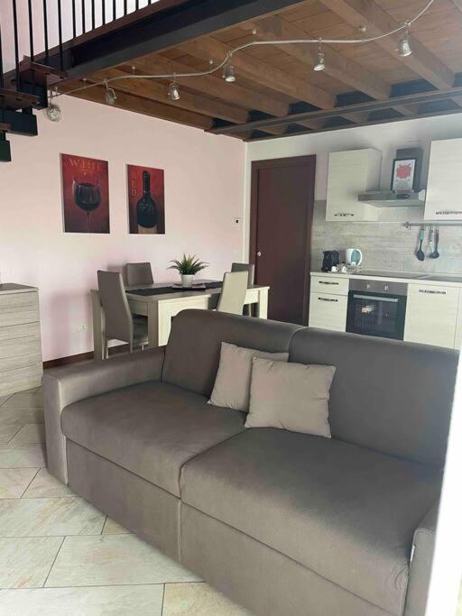 Appartamento Vicino Forum Assago & Humanitas Rozzano Luaran gambar